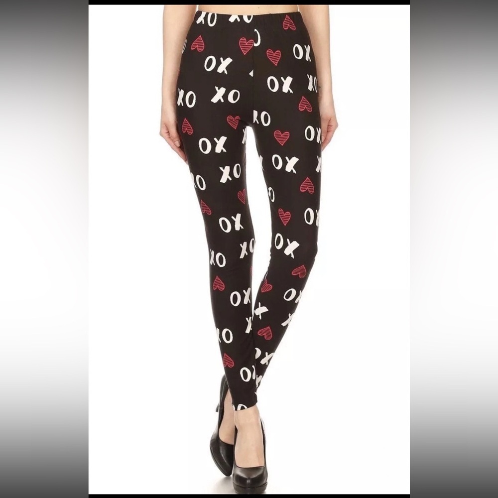 NWT- Valentine’s Hearts & XO buttery soft leggings. Curvy Plus Size 12-18